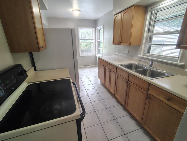 Building Photo - 615 28th St