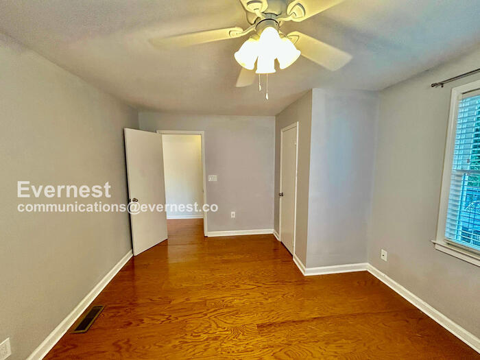 Building Photo - 1807 Dresden Dr NE