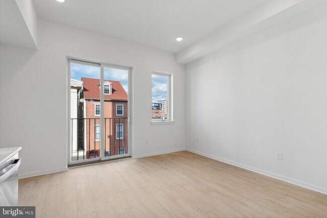 Building Photo - 225 N 12th St