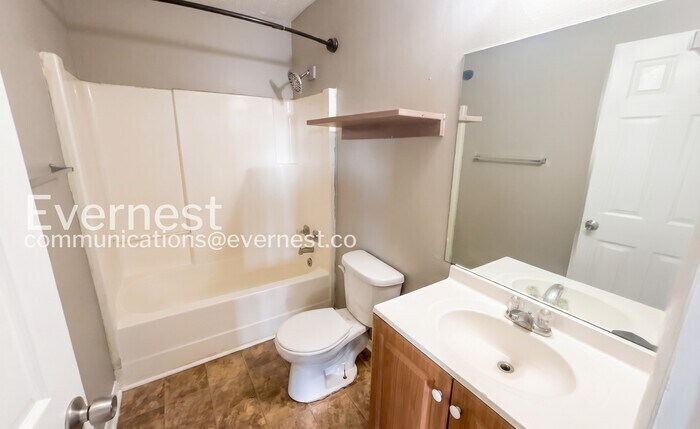Building Photo - 5114 Linbar Dr