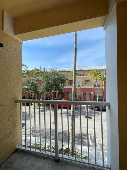 Building Photo - 1119 Shoma Dr