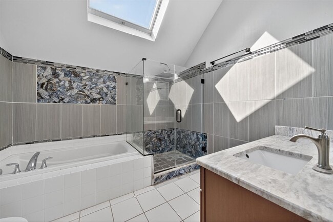 Building Photo - 5 Bridle Ct