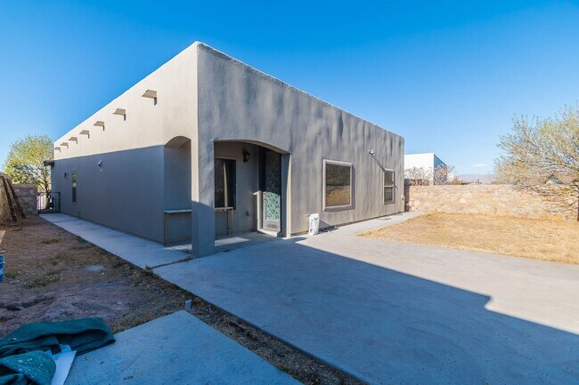 Building Photo - 871 Maple Park Ave