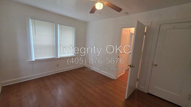 Building Photo - 815 N Brauer Ave