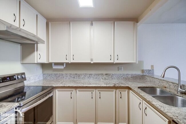 Building Photo - Cozy 2Bdm 1Ba Condo Located In Serra Mesa ...