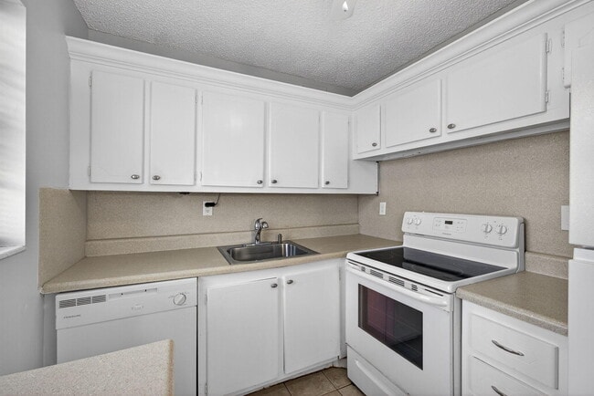 Building Photo - 27 Andover B
