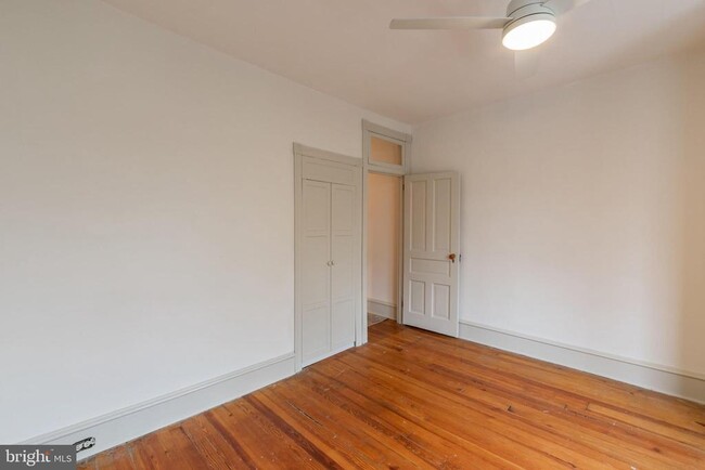 Building Photo - 503 Seville St