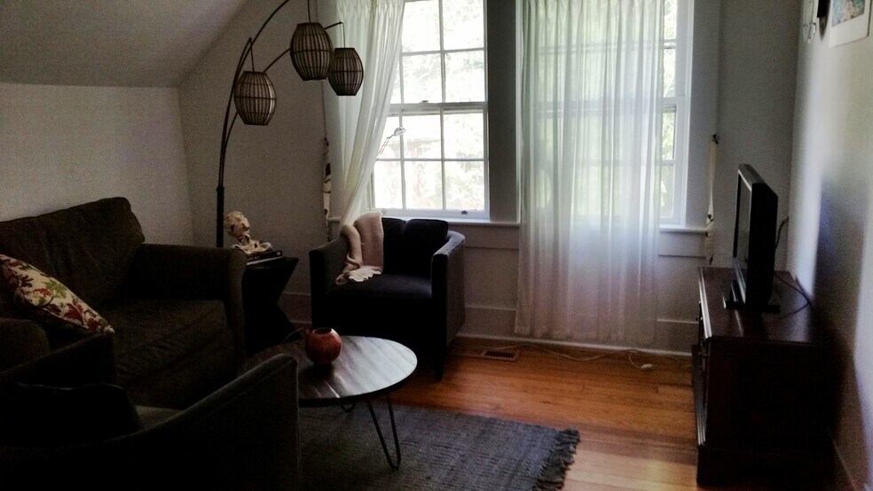 Building Photo - 76 Gertrude Pl