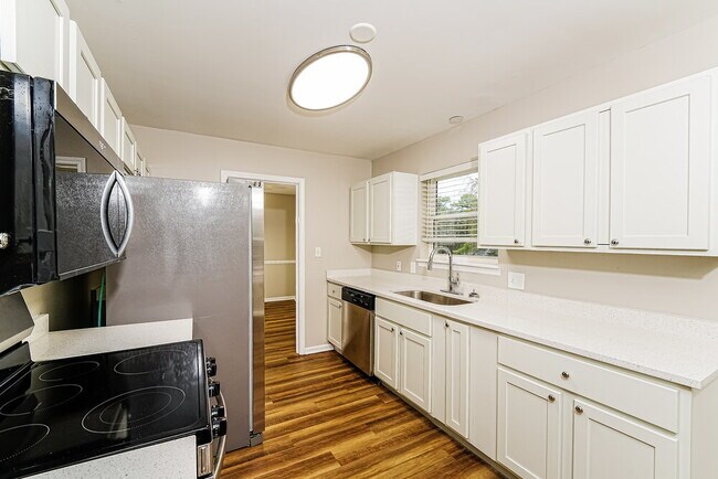 Building Photo - 1831 Mara Dr NE