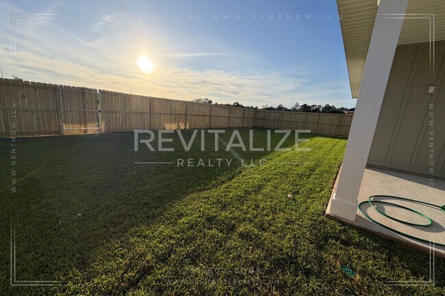 Building Photo - 14901 Dayton Cir