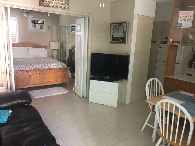 Building Photo - 1500 S Surf Rd