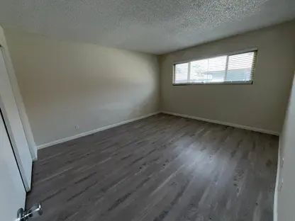 Building Photo - 2-Bed 1-bath in Prime Las Vegas Location – 950 Sq. Ft. of Comfort!