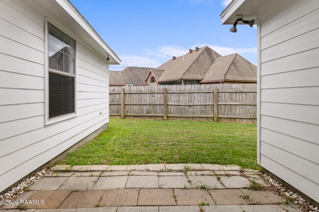 Building Photo - 106 Country Mile Dr