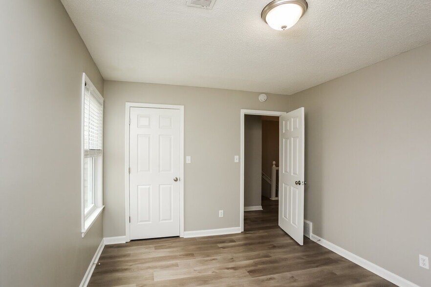 Building Photo - 4466 Dawn Oaks Cove