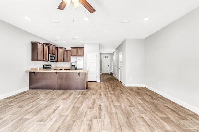 Building Photo - 6036 Royal Port Ct