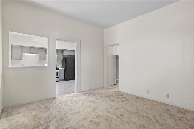 Building Photo - 308-1820 Spruce St