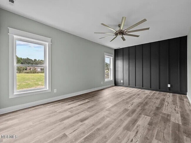 Building Photo - Beautiful New 4 Bedroom, 3 full bath plus ...