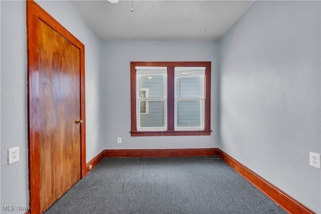 Building Photo - 917 Helmsdale Rd