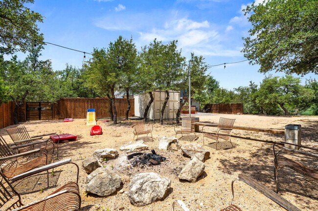 Building Photo - 9801 Mor Dr