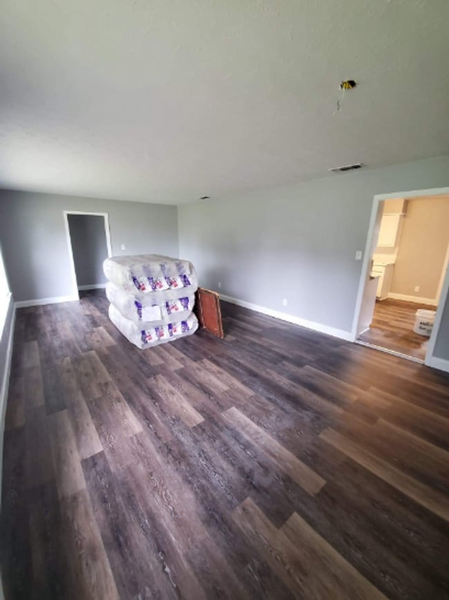Building Photo - 1405 Doris Dr