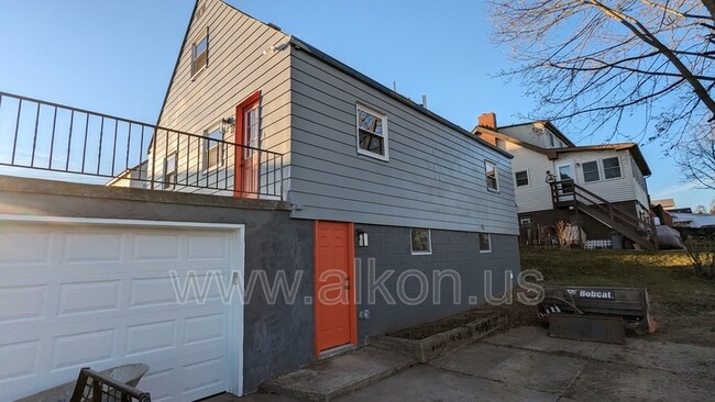 Building Photo - 2710 Houston St