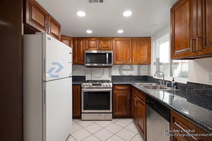 Building Photo - 4517 College Way