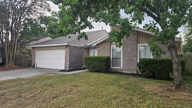 Building Photo - 4250 Southchase Ln
