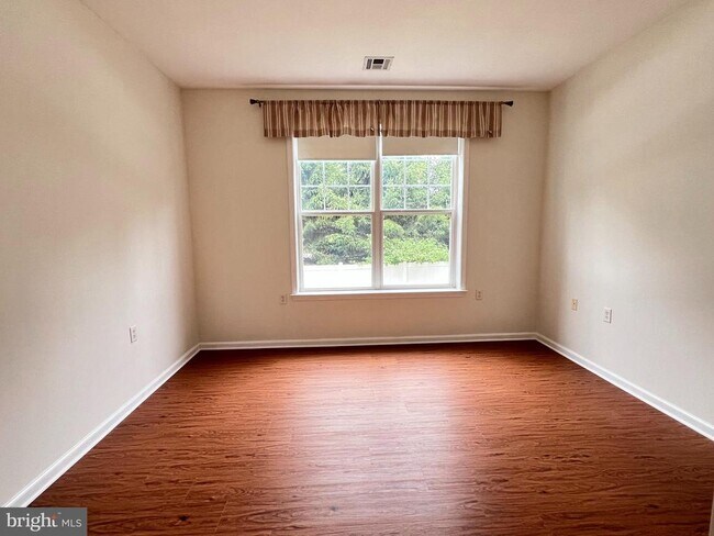 Building Photo - 422 Masterson Ct