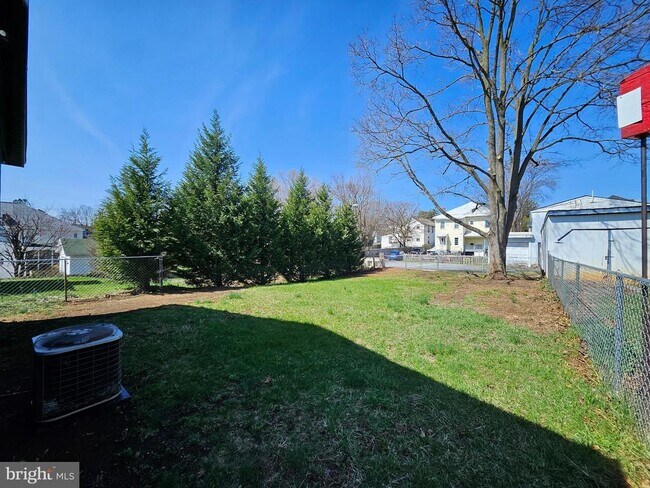 Building Photo - 729 Faulkner Ave