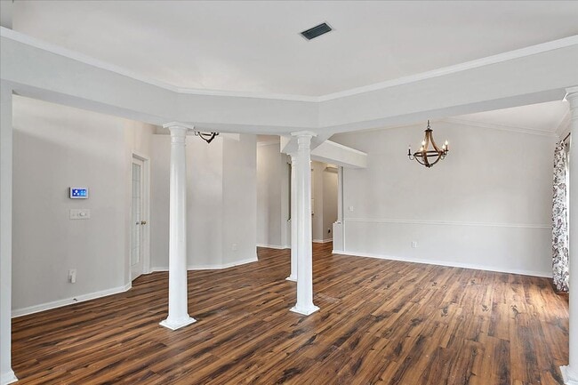 Building Photo - Beautiful Pool Home in highly desired Osprey Pointe!