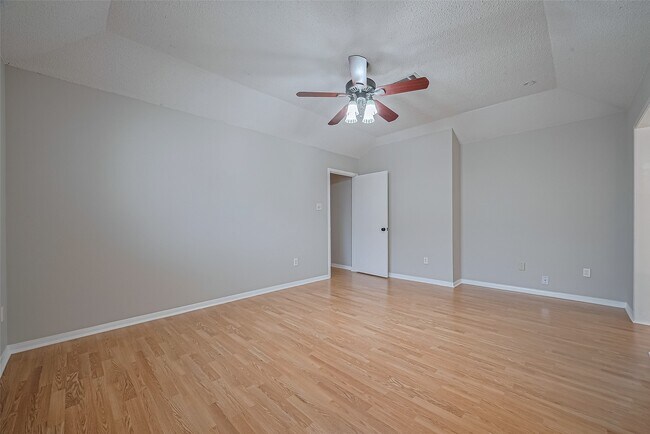 Building Photo - 3518 Rolling Green Ln