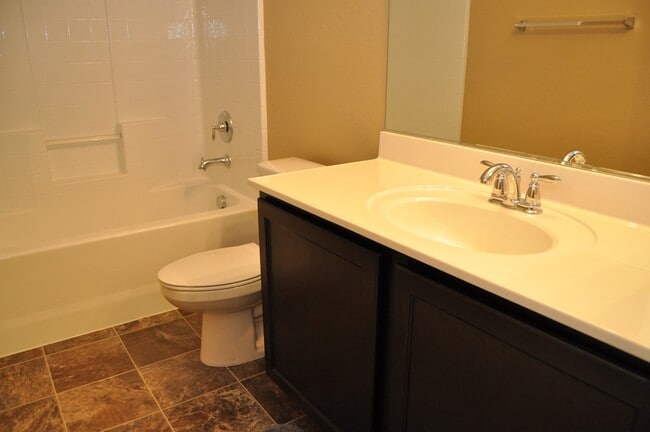 Building Photo - Fabulous 3 bedroom home in gated community!