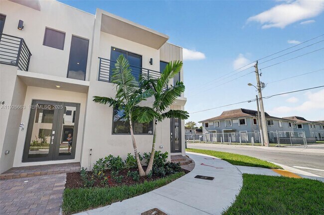 Building Photo - 13835 SW 261st Terrace