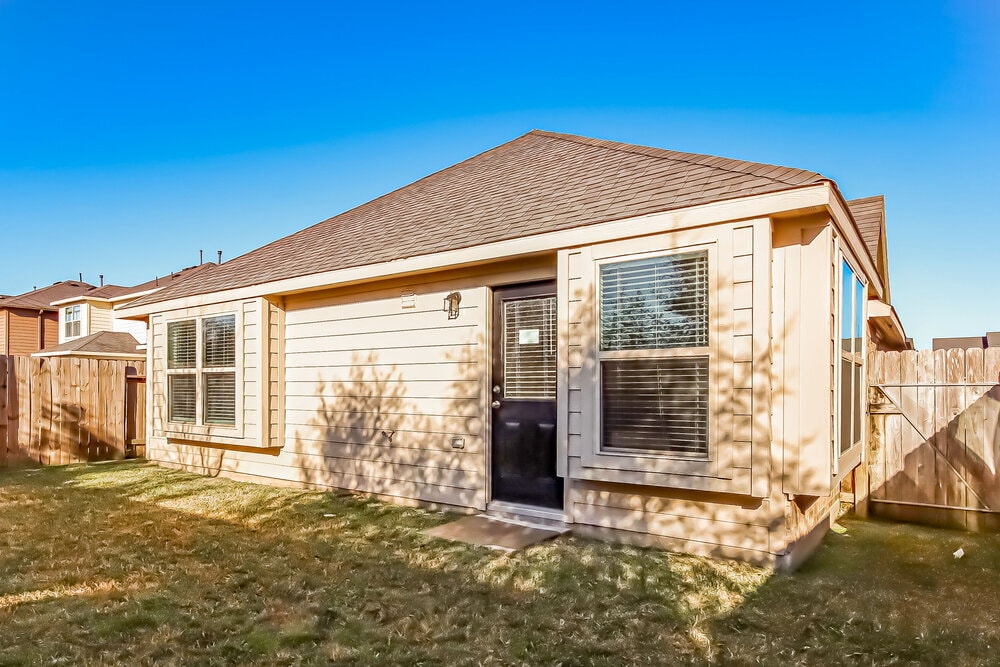 Building Photo - 323 Sea Breeze Dr