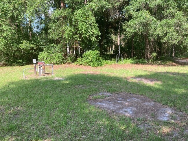 Building Photo - 3/2 Home Silver Springs Shores