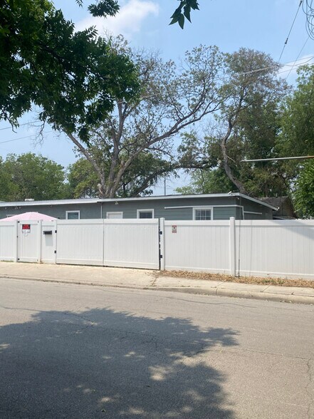 Primary Photo - 5415 Buena Vista St