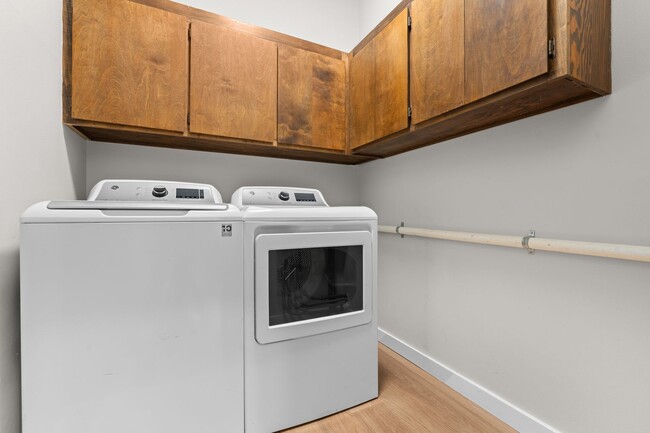 Building Photo - 211 Wendwood Dr