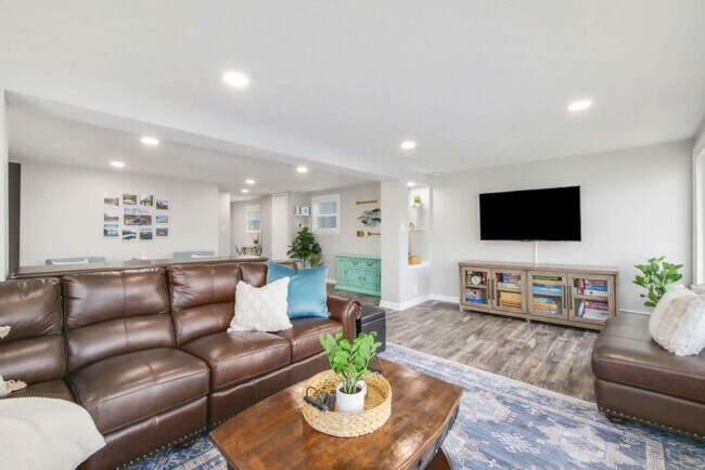 Building Photo - 3576 Portage Point Blvd