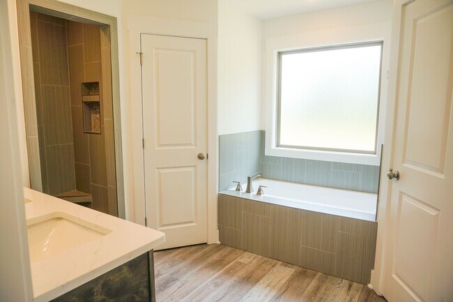 Building Photo - BRAND NEW 4 Bedroom, 2 Bath Home in Nettleton School District!