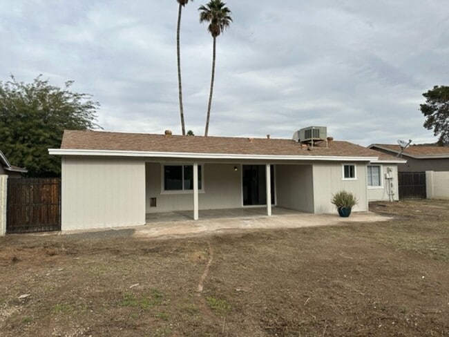 Building Photo - 1817 W Wood Dr