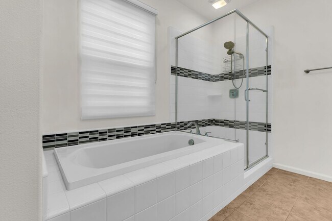 Building Photo - 72 Tulip