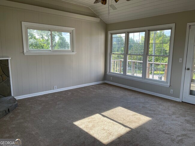 Building Photo - 4503 Scenic Mountain Dr SE