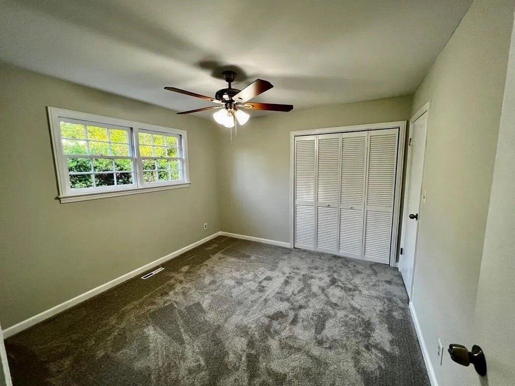 Building Photo - 305 Hartsfield Ln