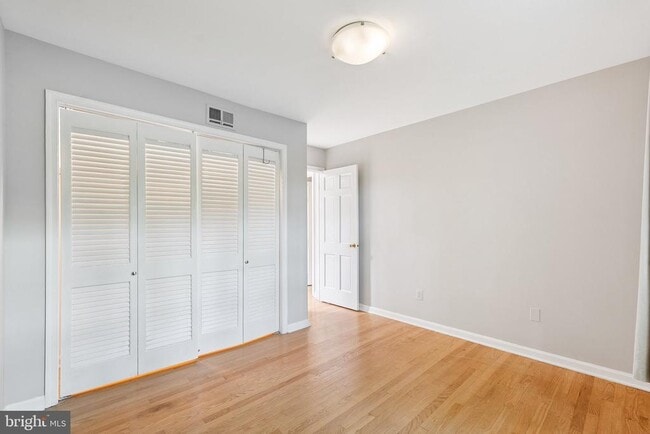 Building Photo - 214 James Thurber Ct