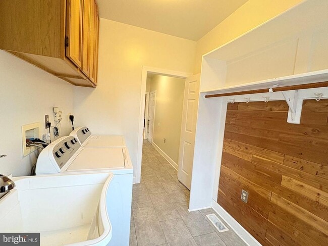 Building Photo - 5 Artillery Dr