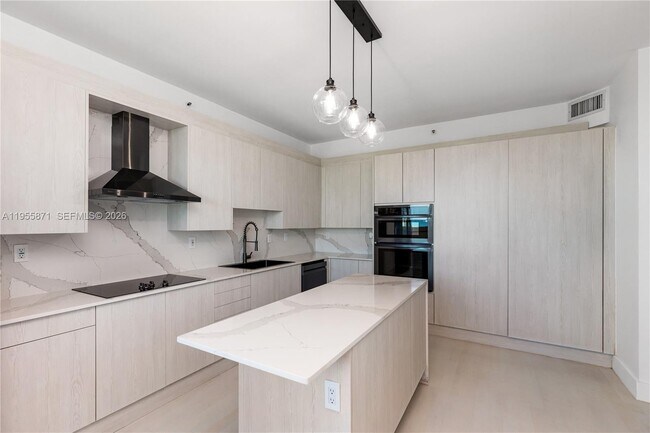 Building Photo - 300 South Pointe Dr