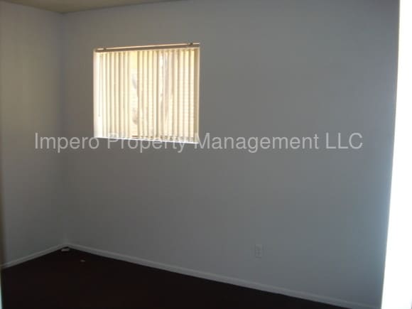 Building Photo - 2242 W Morten Ave