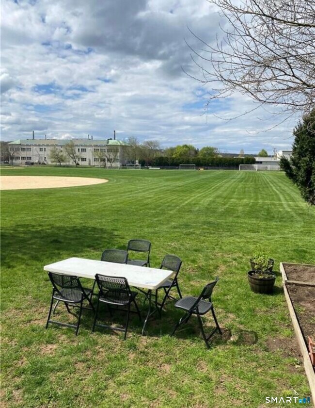 Building Photo - 27 Manila Ave