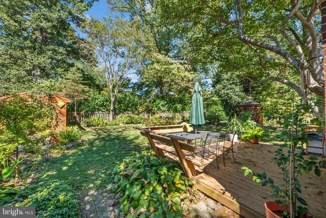 Building Photo - 5929 Avon Dr