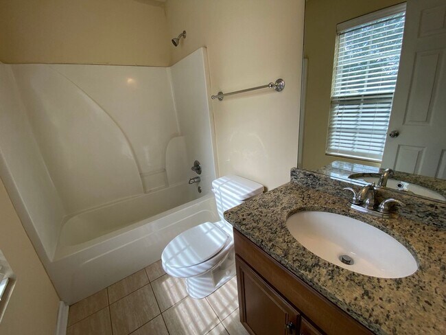 Building Photo - COTTAGE STYLE 4 BED/4 BATH - AVAILABLE AUG...